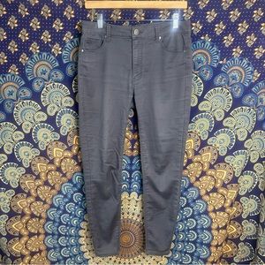 🦋5/20$🦋 Design Lab dark grey skinny jeans